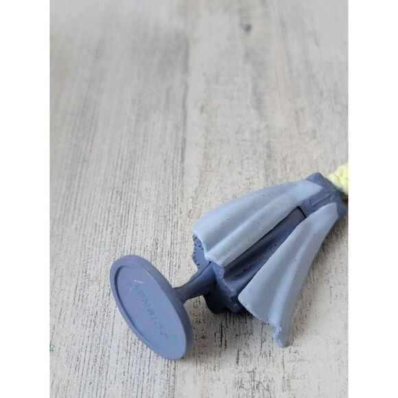 Disney Elsa Let It Go snow outfit princess toy figure - Picture 4 of 4